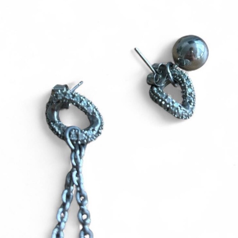 Asymmetric silver earrings - Picture 2 of 2